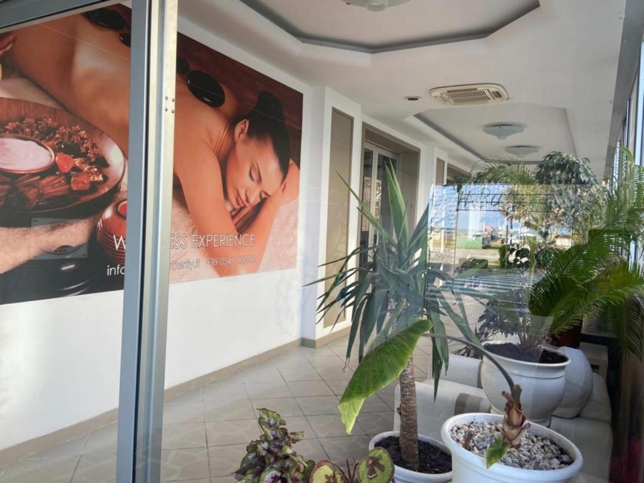 Hotel Butterfly Wellness & Spa リミニ エクステリア 写真