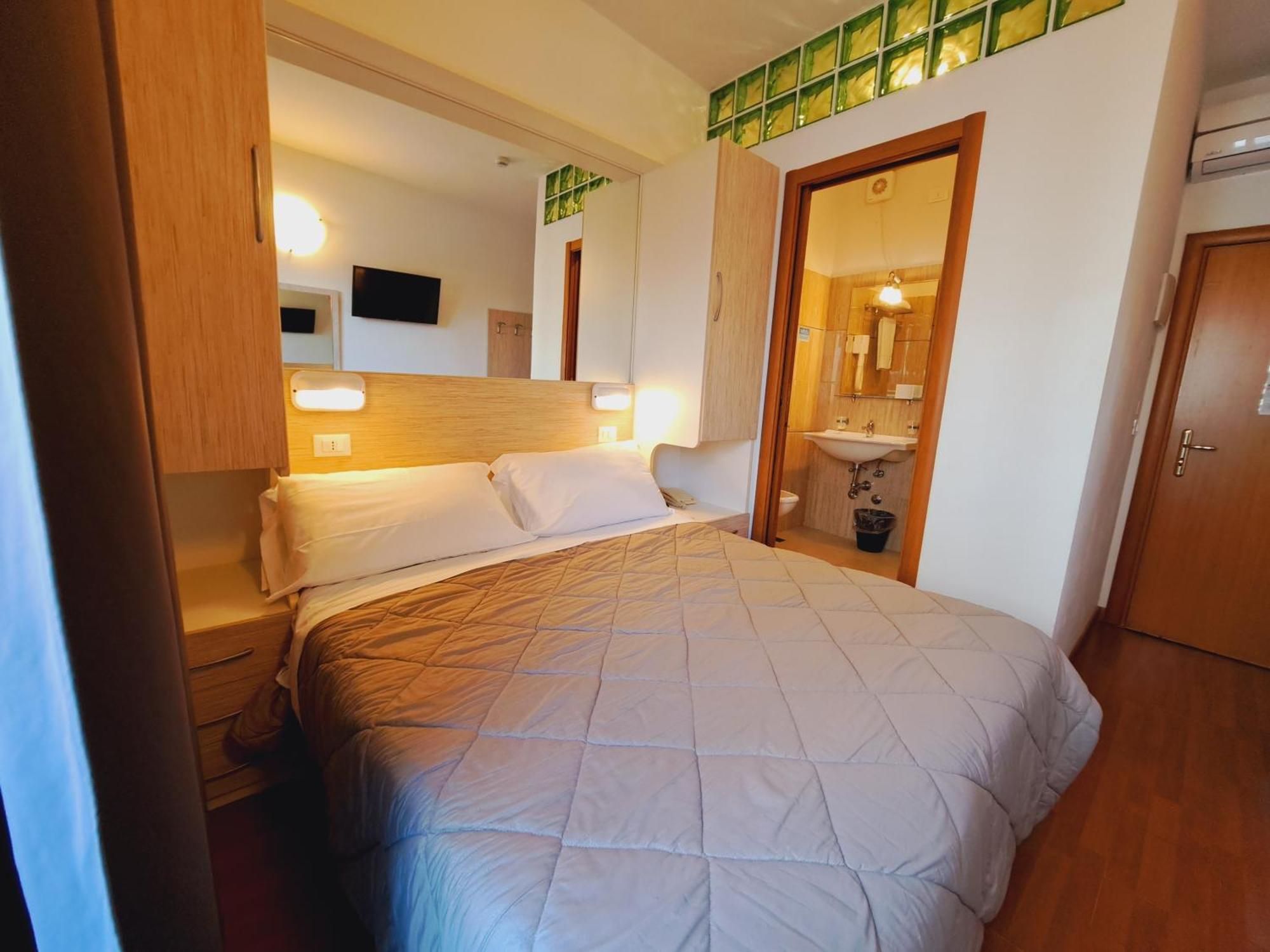 Hotel Butterfly Wellness & Spa リミニ エクステリア 写真