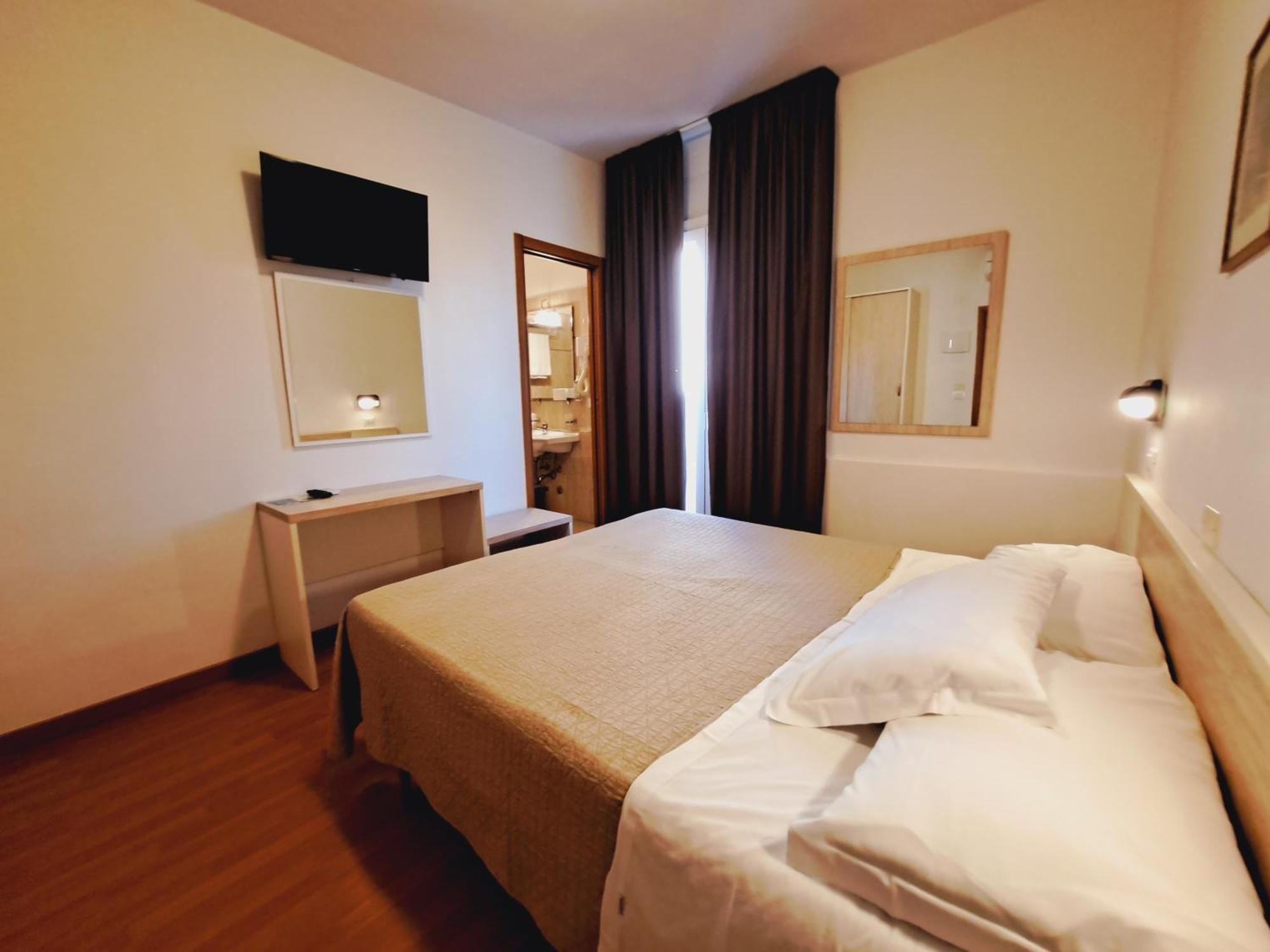Hotel Butterfly Wellness & Spa リミニ エクステリア 写真