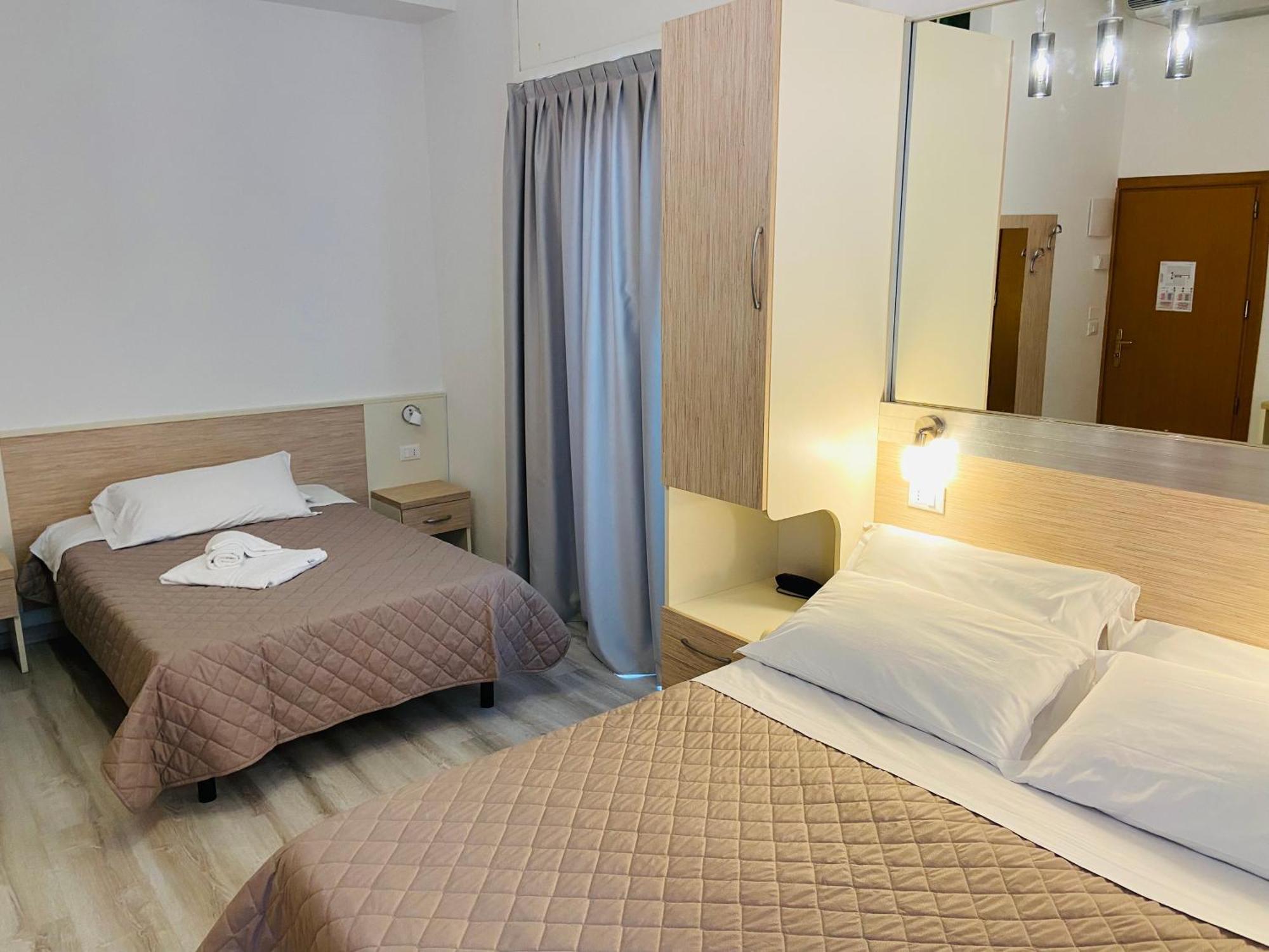 Hotel Butterfly Wellness & Spa リミニ エクステリア 写真