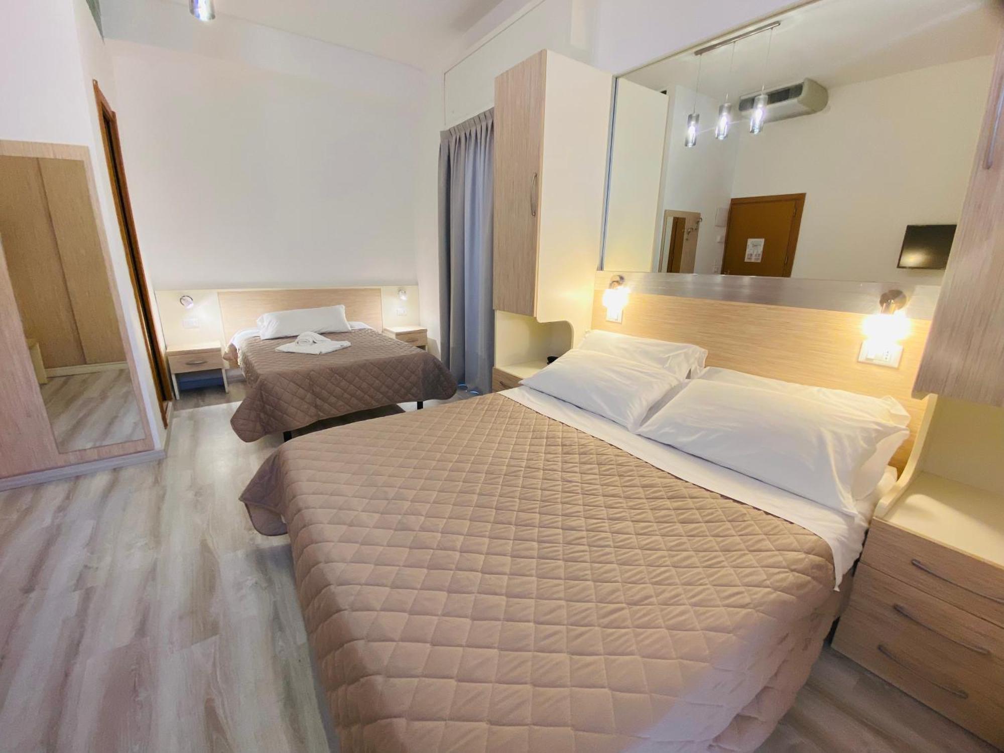 Hotel Butterfly Wellness & Spa リミニ エクステリア 写真