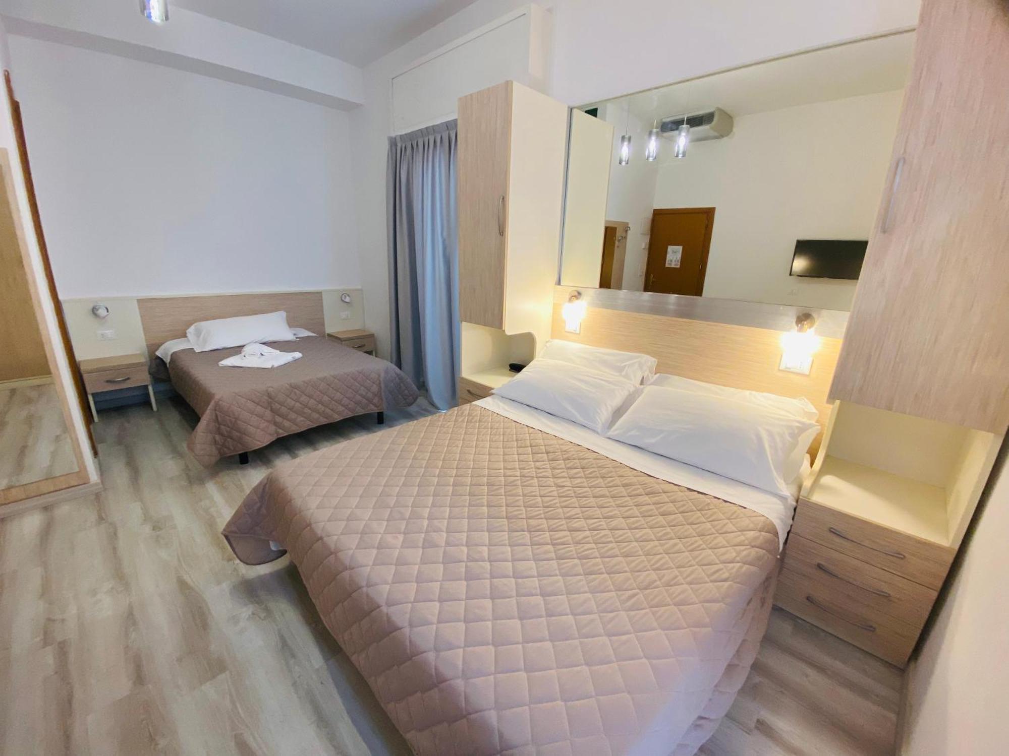 Hotel Butterfly Wellness & Spa リミニ エクステリア 写真
