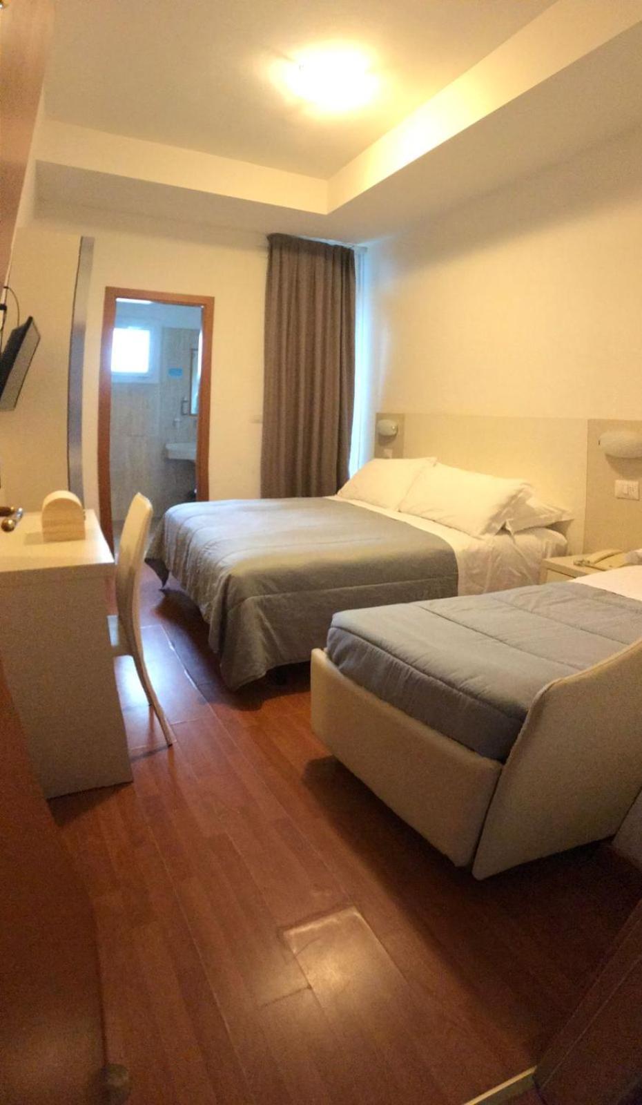 Hotel Butterfly Wellness & Spa リミニ エクステリア 写真