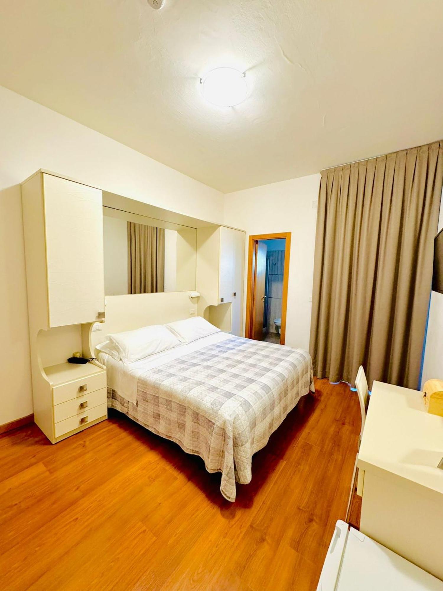 Hotel Butterfly Wellness & Spa リミニ エクステリア 写真